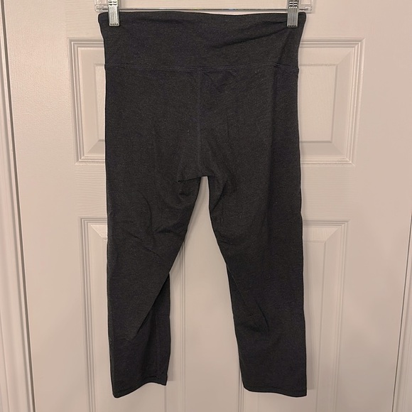 Yoga pants/capris - Picture 2 of 3